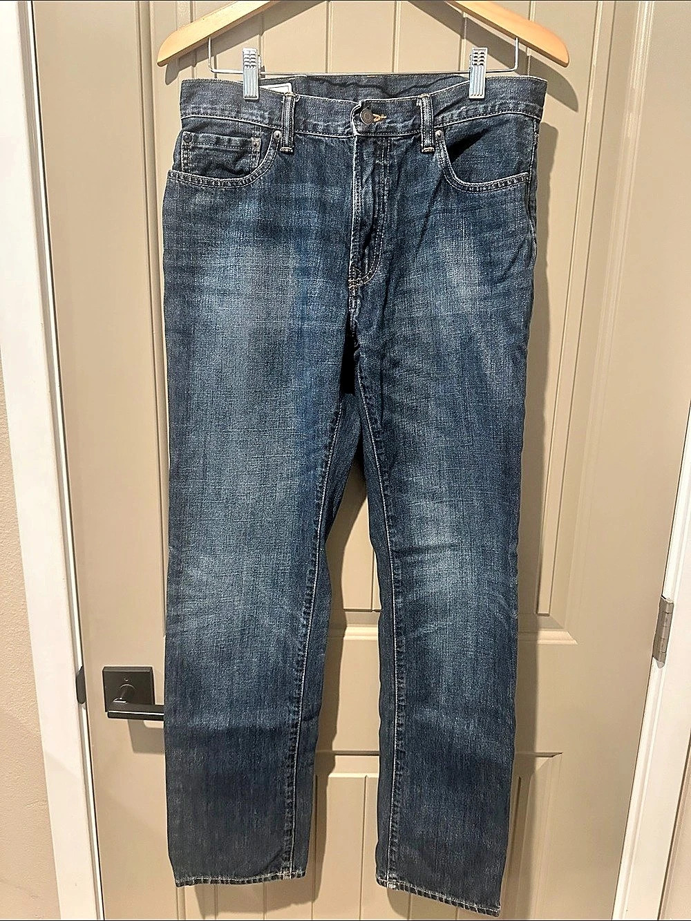 GAP Straight Leg Jeans 31